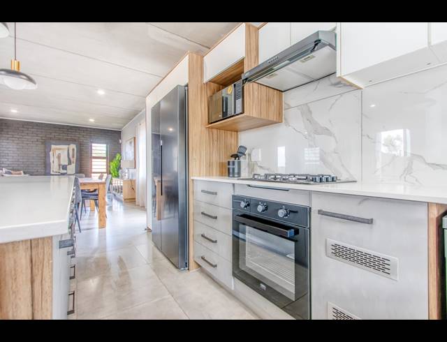 4 BEDROOM CLUSTER FOR SALE IN ALBERTSDAL